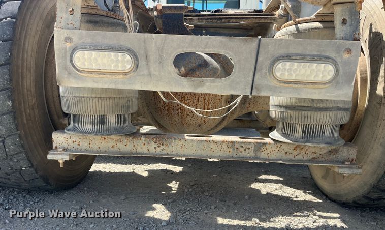 image for item EK8657 2007 Mack CXN613 semi truck