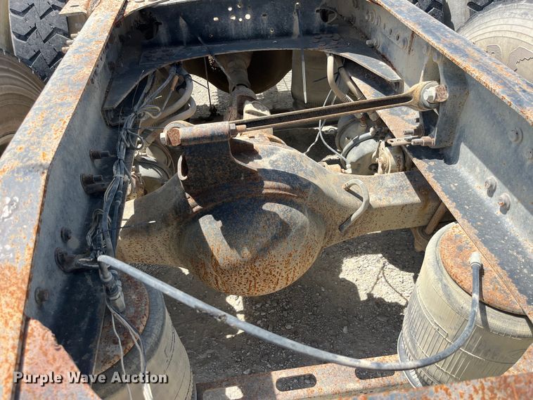 image for item EK8657 2007 Mack CXN613 semi truck