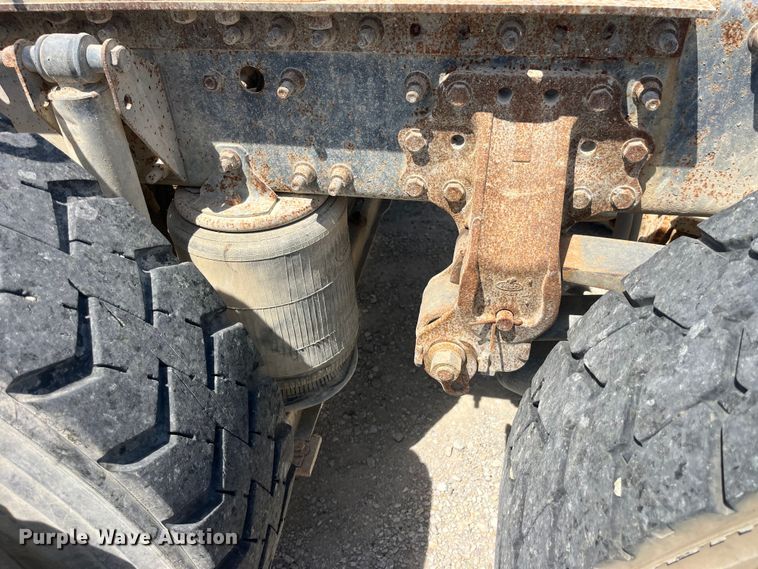 image for item EK8657 2007 Mack CXN613 semi truck