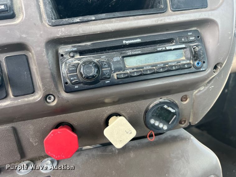 image for item EK8657 2007 Mack CXN613 semi truck