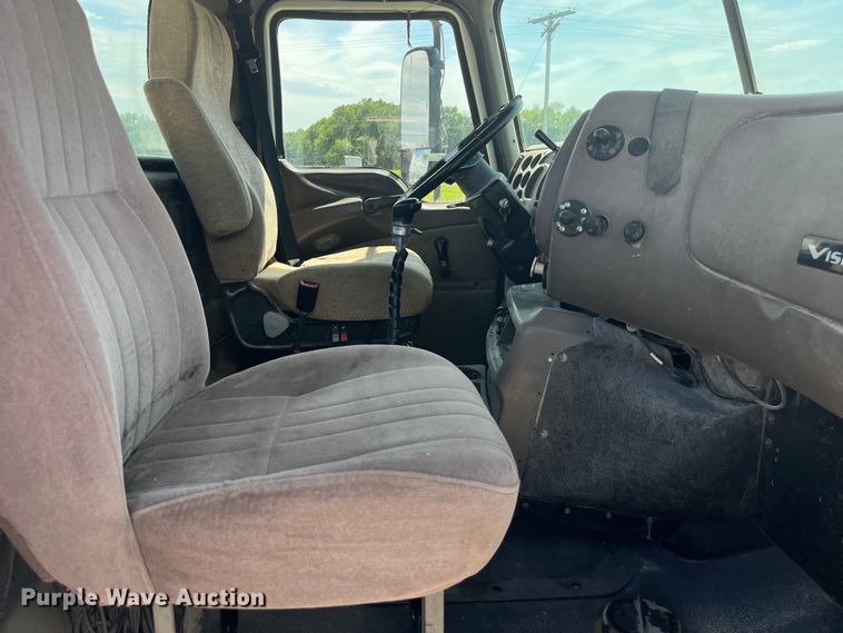 image for item EK8657 2007 Mack CXN613 semi truck