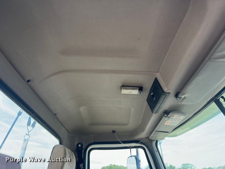 image for item EK8657 2007 Mack CXN613 semi truck