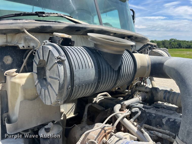 image for item EK8657 2007 Mack CXN613 semi truck