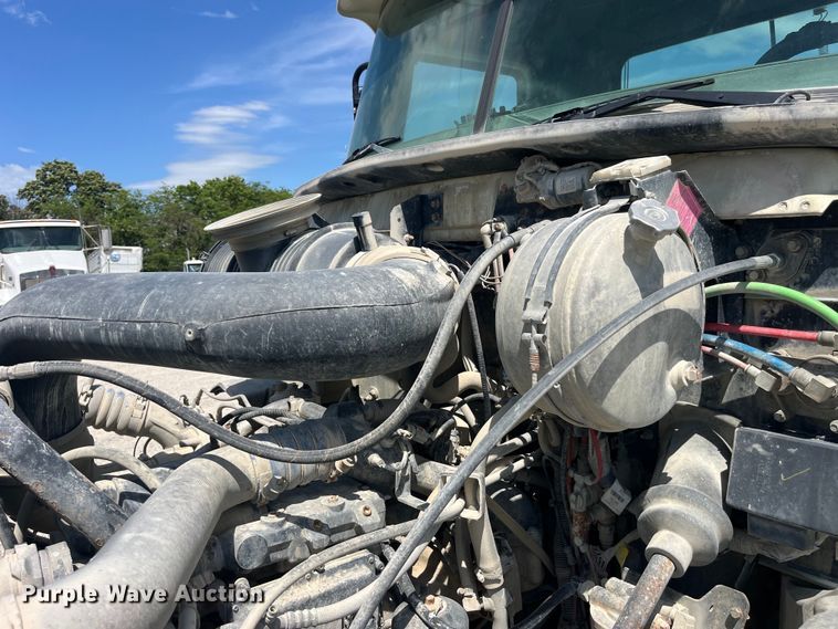 image for item EK8657 2007 Mack CXN613 semi truck