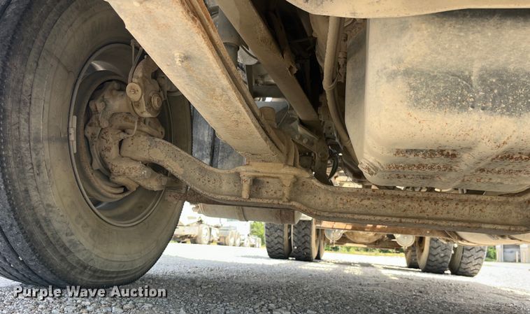 image for item EK8657 2007 Mack CXN613 semi truck