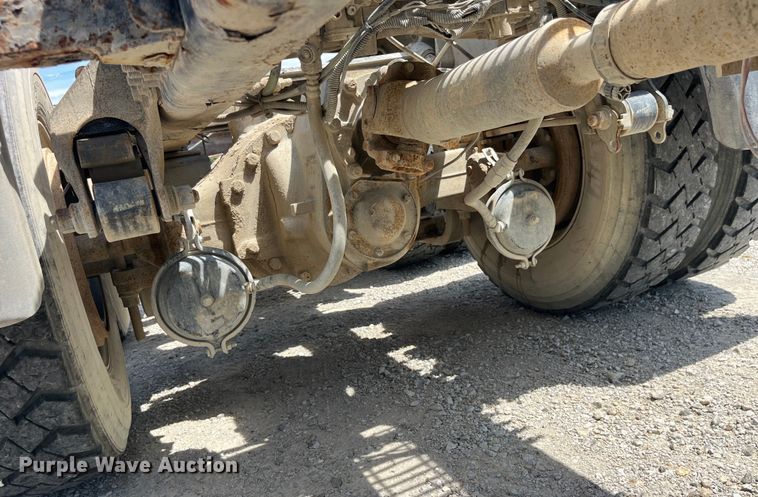 image for item EK8657 2007 Mack CXN613 semi truck