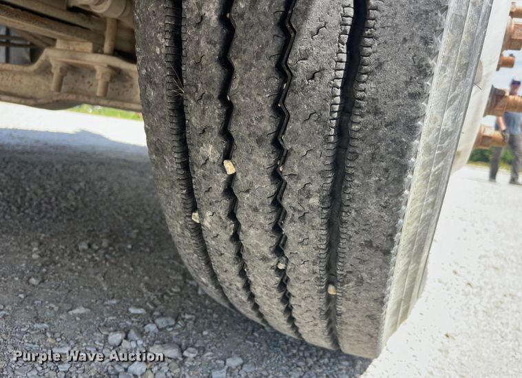 image for item EK8657 2007 Mack CXN613 semi truck