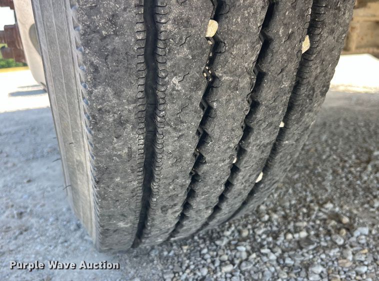 image for item EK8657 2007 Mack CXN613 semi truck