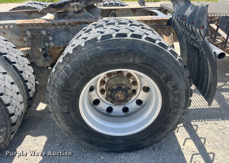 image for item EK8657 2007 Mack CXN613 semi truck