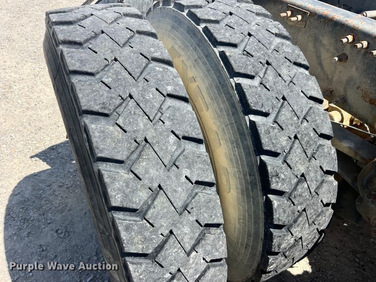 image for item EK8657 2007 Mack CXN613 semi truck