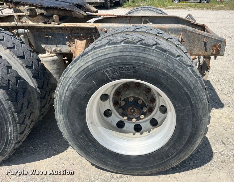 image for item EK8657 2007 Mack CXN613 semi truck