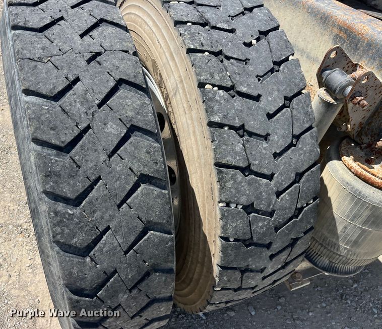 image for item EK8657 2007 Mack CXN613 semi truck