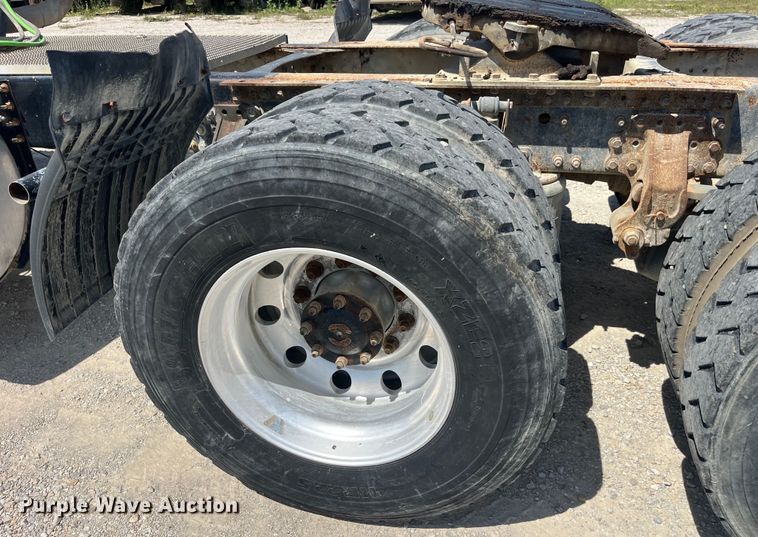 image for item EK8657 2007 Mack CXN613 semi truck