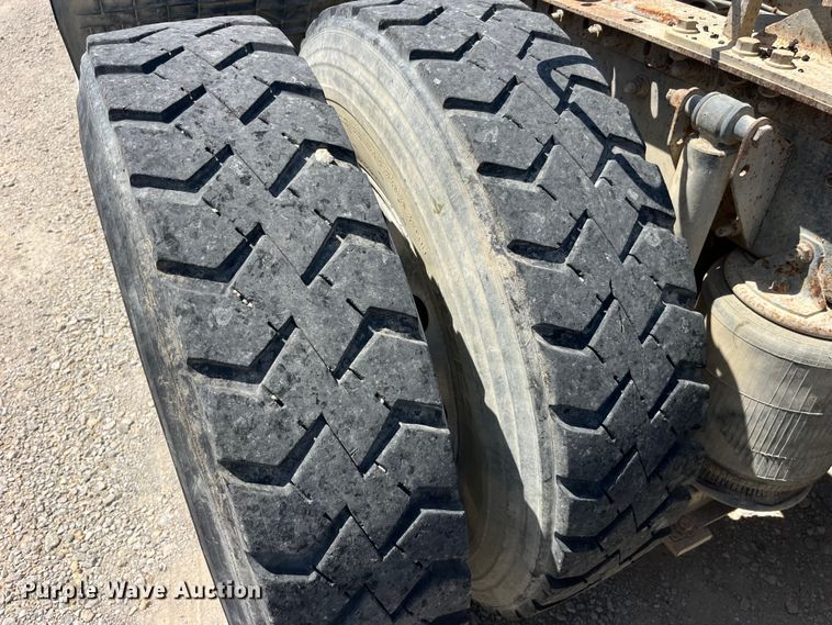 image for item EK8657 2007 Mack CXN613 semi truck