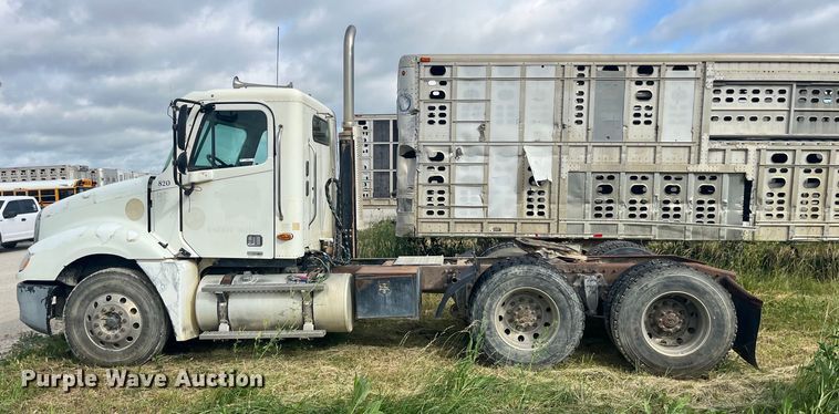 image for item EK8664 2003 Freightliner  Columbia semi truck