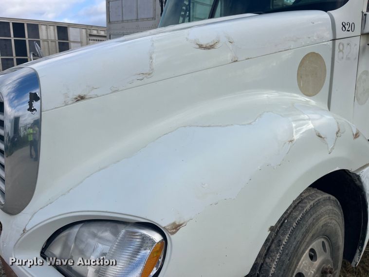 image for item EK8664 2003 Freightliner  Columbia semi truck