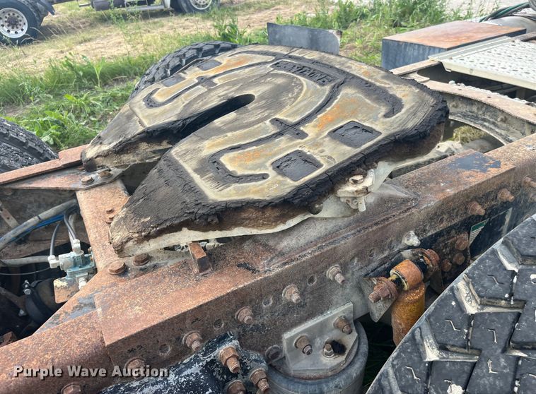 image for item EK8664 2003 Freightliner  Columbia semi truck