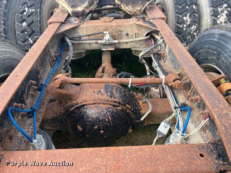 image for item EK8664 2003 Freightliner  Columbia semi truck