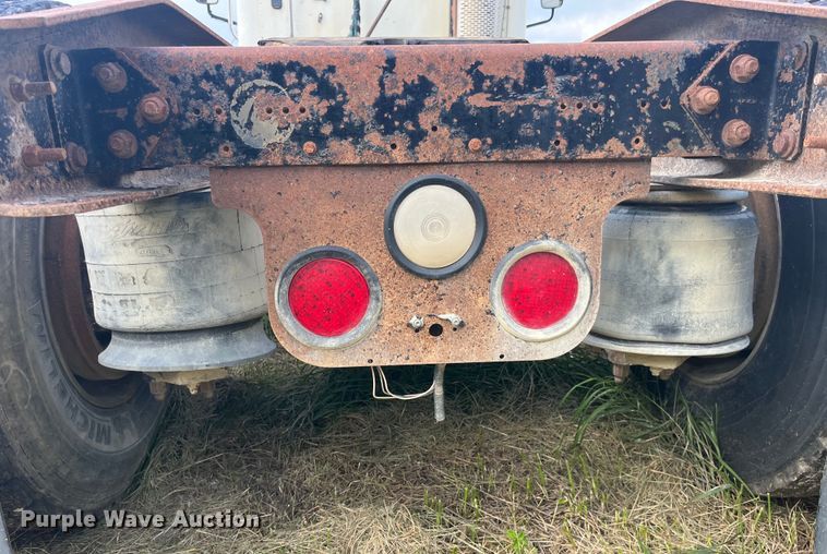 image for item EK8664 2003 Freightliner  Columbia semi truck