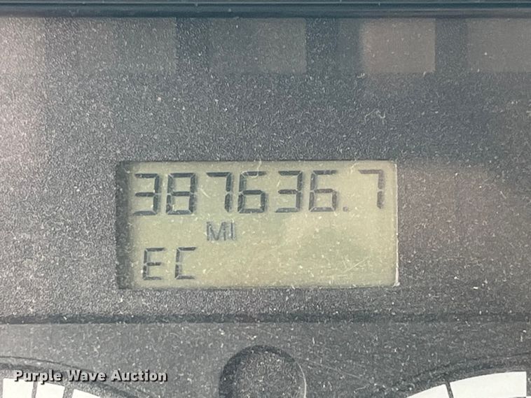 image for item EK8664 2003 Freightliner  Columbia semi truck