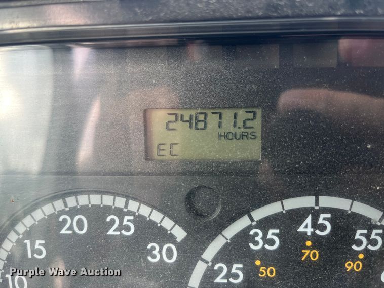 image for item EK8664 2003 Freightliner  Columbia semi truck