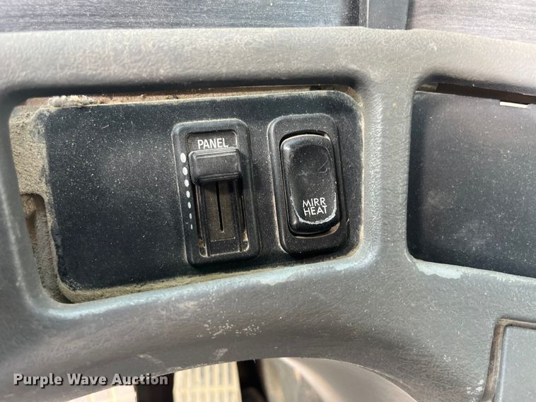 image for item EK8664 2003 Freightliner  Columbia semi truck