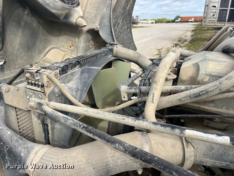 image for item EK8664 2003 Freightliner  Columbia semi truck