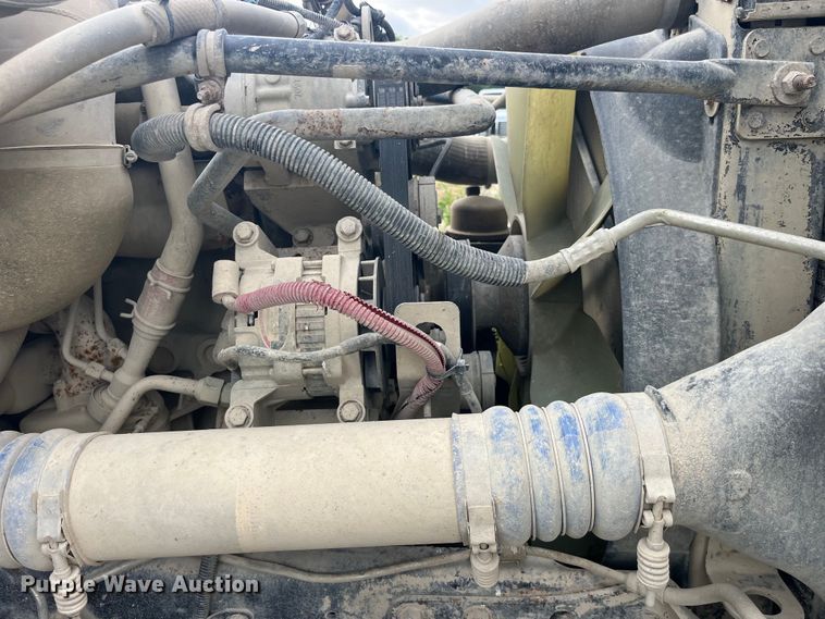 image for item EK8664 2003 Freightliner  Columbia semi truck