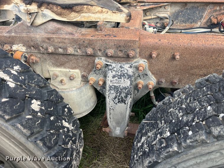 image for item EK8664 2003 Freightliner  Columbia semi truck