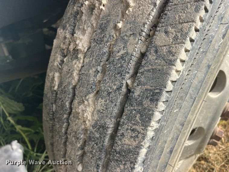 image for item EK8664 2003 Freightliner  Columbia semi truck