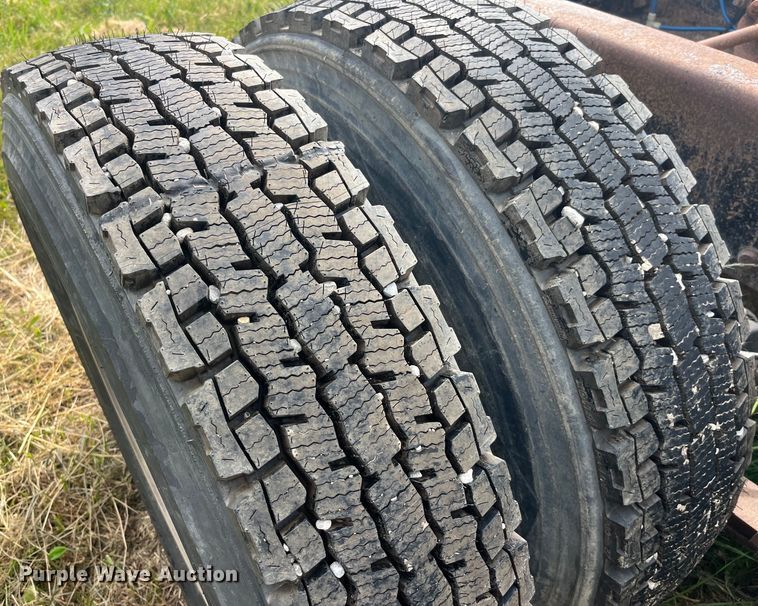 image for item EK8664 2003 Freightliner  Columbia semi truck