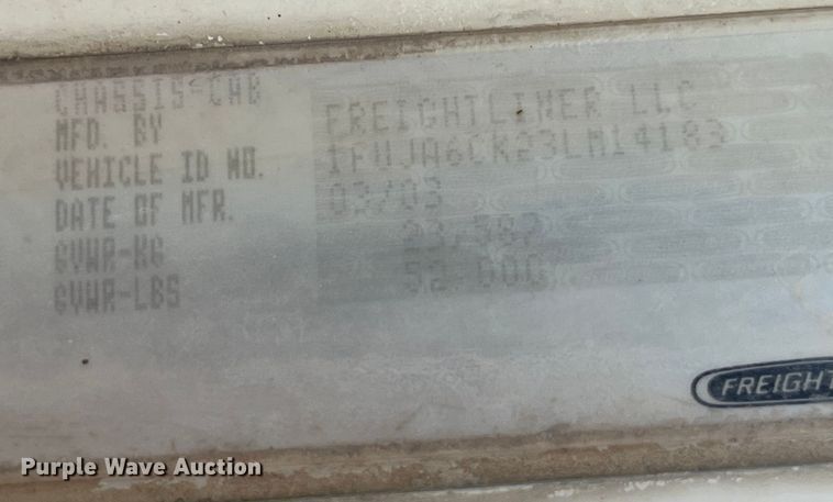 image for item EK8664 2003 Freightliner  Columbia semi truck