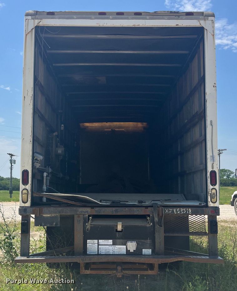 image for item EK8665 1999 GMC C6500 box truck