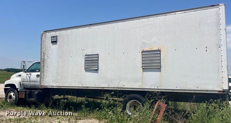 image for item EK8665 1999 GMC C6500 box truck