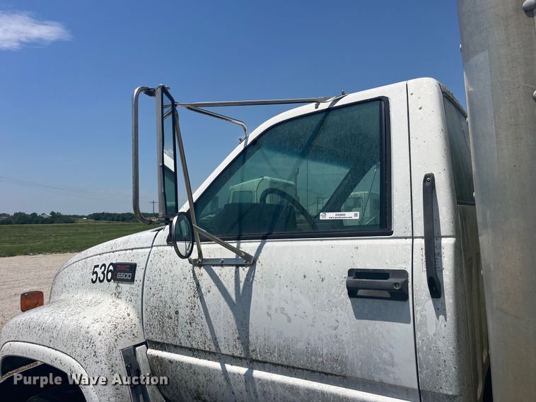 image for item EK8665 1999 GMC C6500 box truck