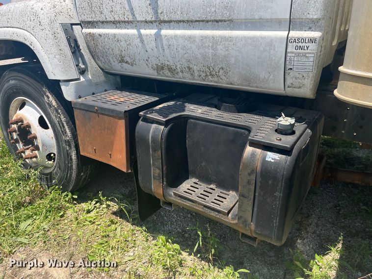 image for item EK8665 1999 GMC C6500 box truck