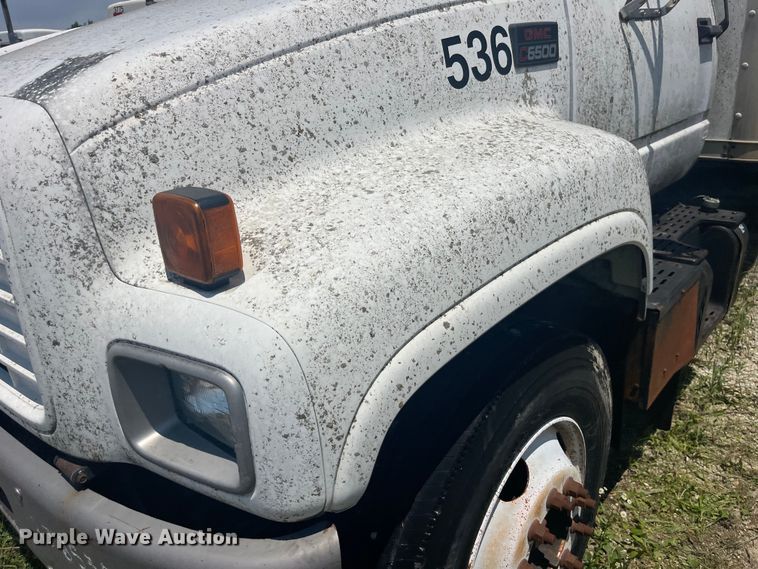 image for item EK8665 1999 GMC C6500 box truck