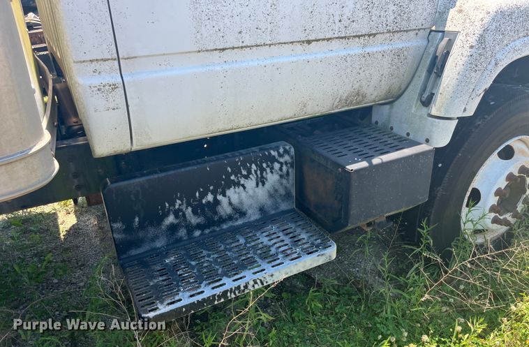 image for item EK8665 1999 GMC C6500 box truck