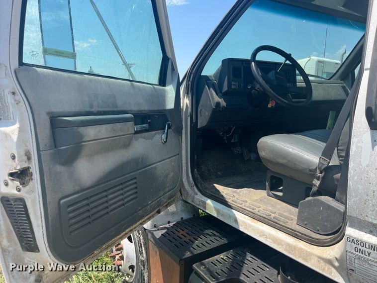 image for item EK8665 1999 GMC C6500 box truck