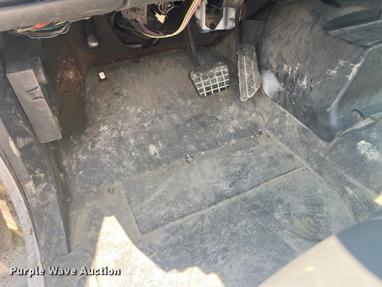 image for item EK8665 1999 GMC C6500 box truck