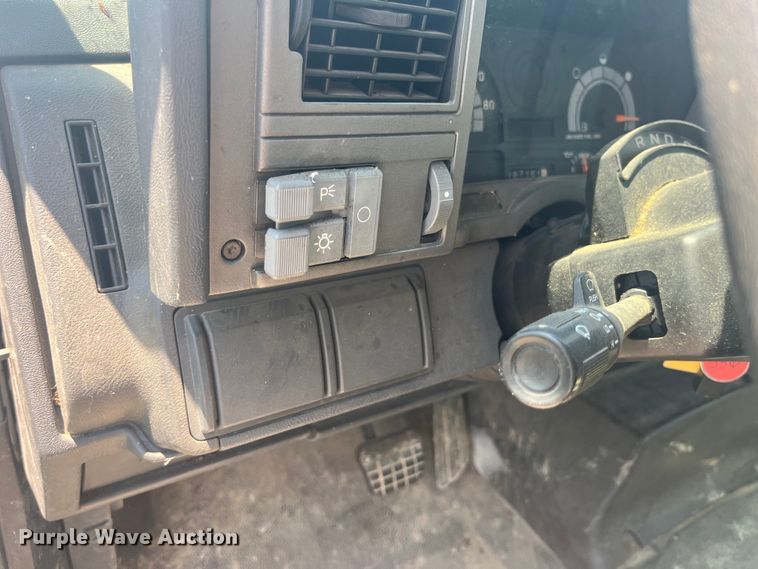 image for item EK8665 1999 GMC C6500 box truck