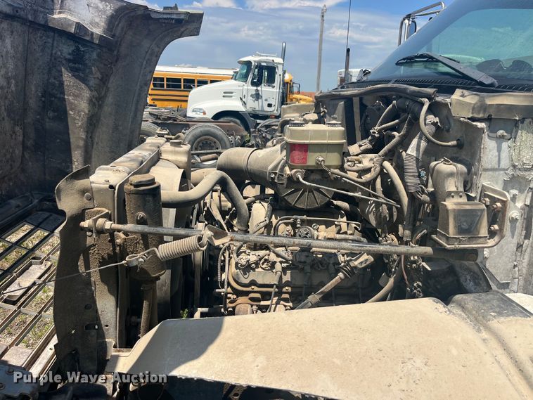 image for item EK8665 1999 GMC C6500 box truck