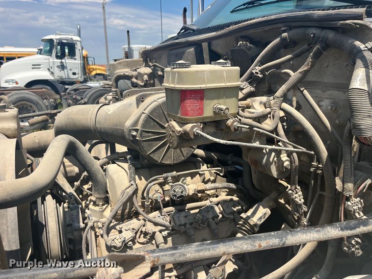 image for item EK8665 1999 GMC C6500 box truck