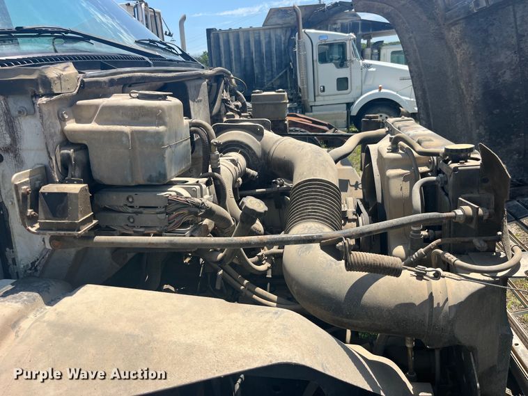 image for item EK8665 1999 GMC C6500 box truck