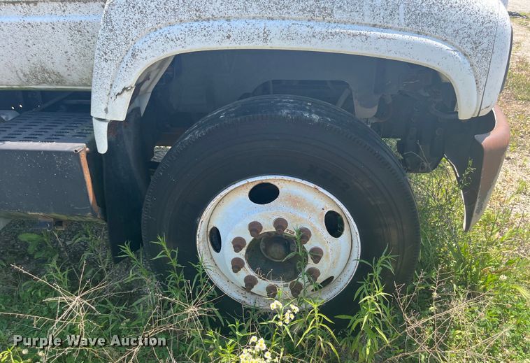 image for item EK8665 1999 GMC C6500 box truck