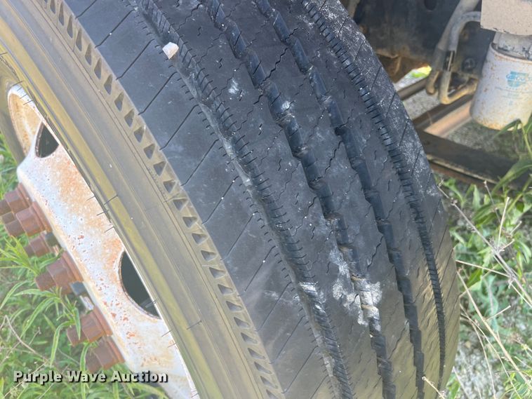 image for item EK8665 1999 GMC C6500 box truck