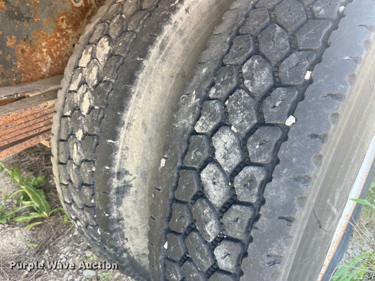 image for item EK8665 1999 GMC C6500 box truck