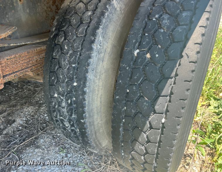 image for item EK8665 1999 GMC C6500 box truck