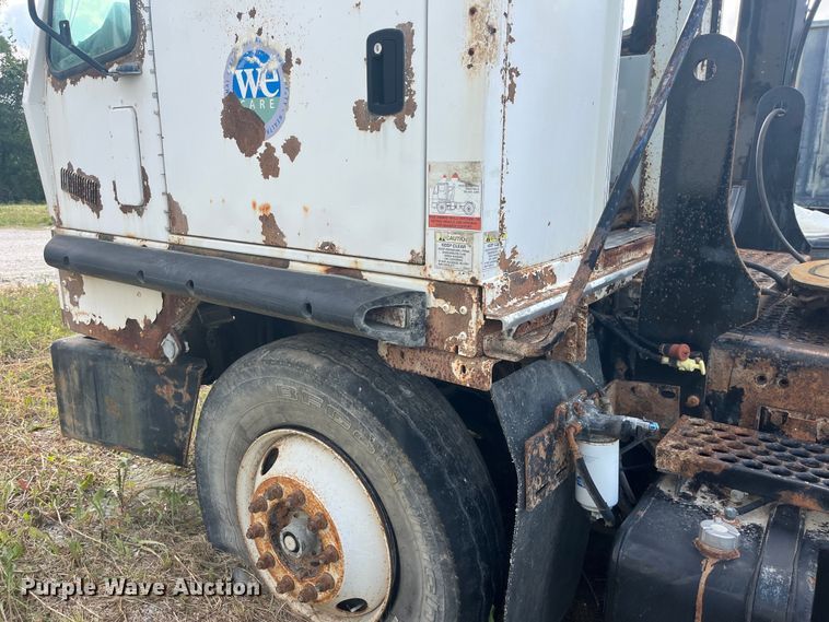 image for item EK8666 2011 Cargotec 4X2 yard truck