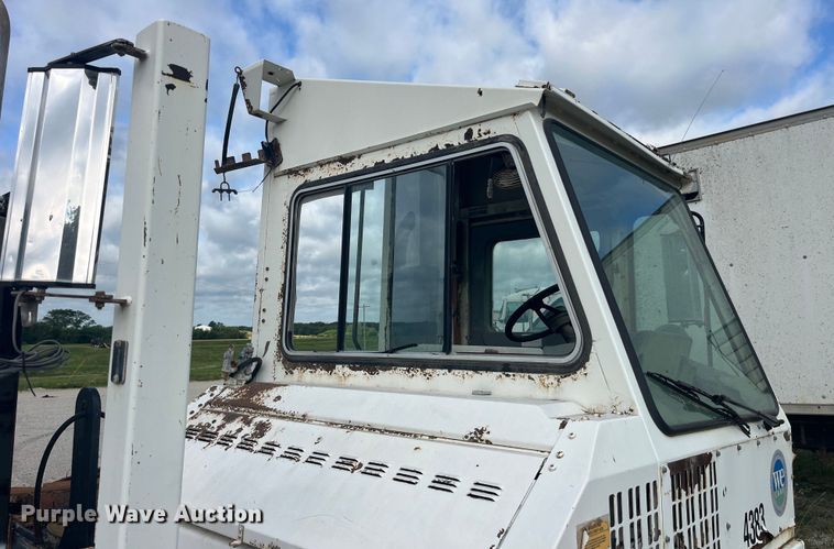 image for item EK8666 2011 Cargotec 4X2 yard truck